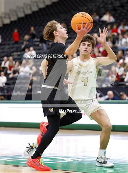 Thumbnail 1 in Logan vs. Cottonwood (UHSAA 4A Quarterfinals) photogallery.