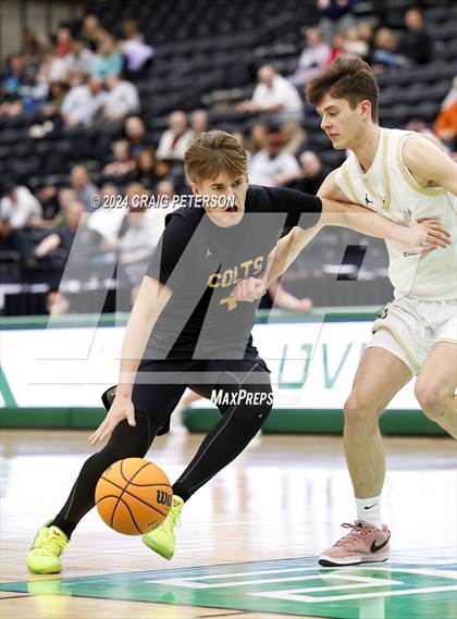 Thumbnail 1 in Logan vs. Cottonwood (UHSAA 4A Quarterfinals) photogallery.