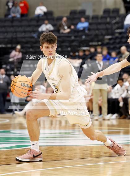 Thumbnail 3 in Logan vs. Cottonwood (UHSAA 4A Quarterfinals) photogallery.