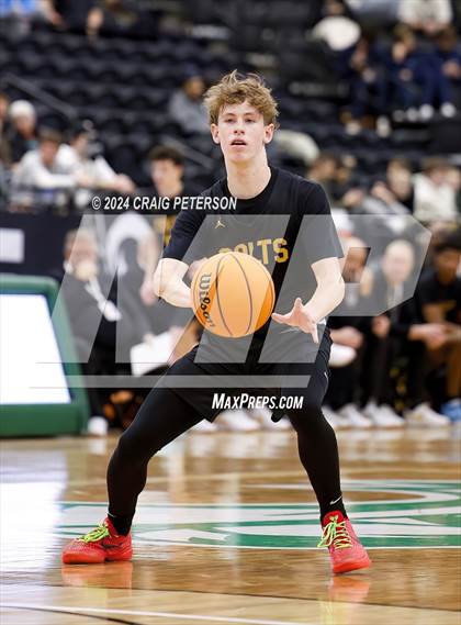 Thumbnail 1 in Logan vs. Cottonwood (UHSAA 4A Quarterfinals) photogallery.