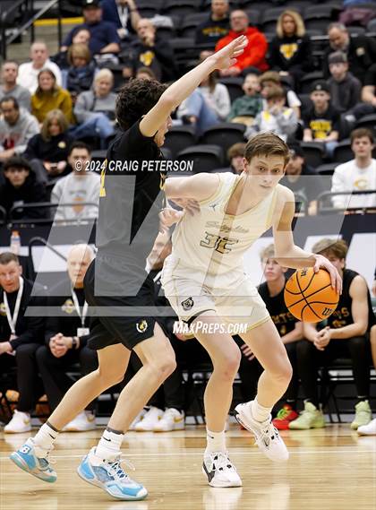 Thumbnail 2 in Logan vs. Cottonwood (UHSAA 4A Quarterfinals) photogallery.