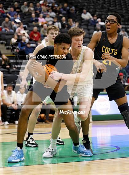 Thumbnail 1 in Logan vs. Cottonwood (UHSAA 4A Quarterfinals) photogallery.
