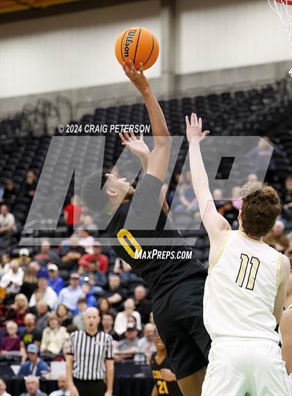 Thumbnail 3 in Logan vs. Cottonwood (UHSAA 4A Quarterfinals) photogallery.