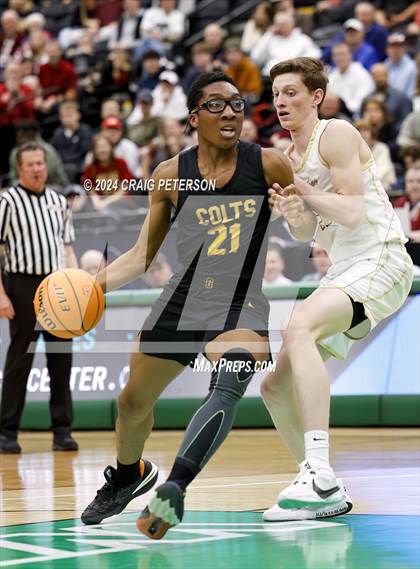 Thumbnail 2 in Logan vs. Cottonwood (UHSAA 4A Quarterfinals) photogallery.
