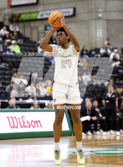 Thumbnail 3 in Logan vs. Cottonwood (UHSAA 4A Quarterfinals) photogallery.