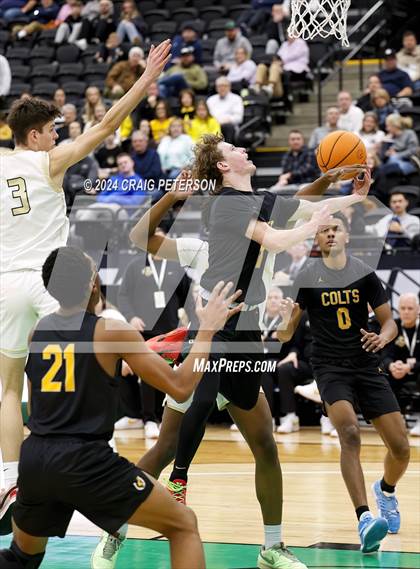 Thumbnail 1 in Logan vs. Cottonwood (UHSAA 4A Quarterfinals) photogallery.