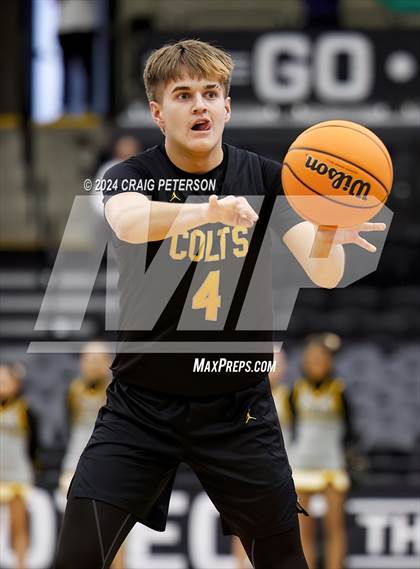 Thumbnail 2 in Logan vs. Cottonwood (UHSAA 4A Quarterfinals) photogallery.