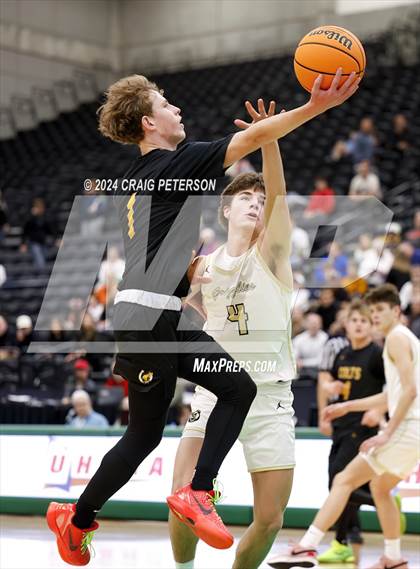 Thumbnail 2 in Logan vs. Cottonwood (UHSAA 4A Quarterfinals) photogallery.