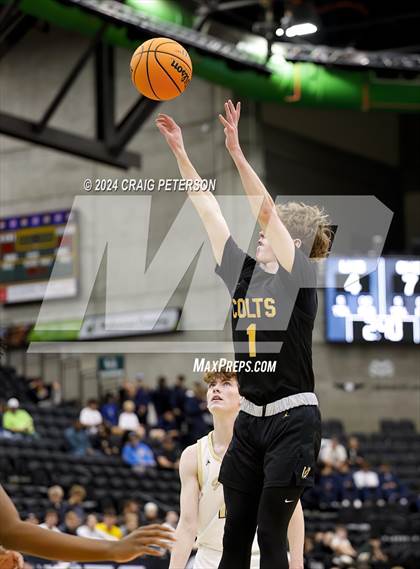 Thumbnail 1 in Logan vs. Cottonwood (UHSAA 4A Quarterfinals) photogallery.