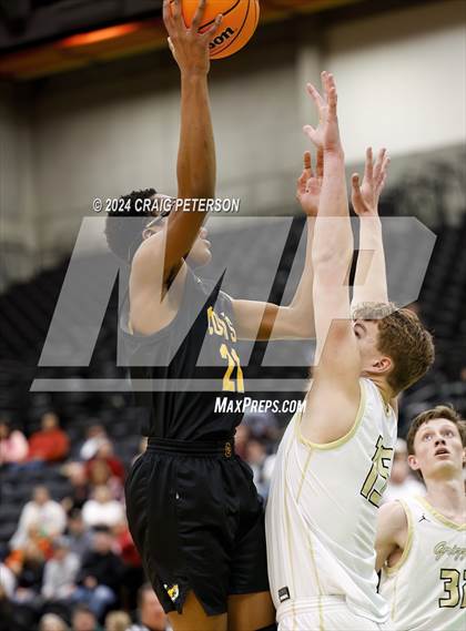 Thumbnail 1 in Logan vs. Cottonwood (UHSAA 4A Quarterfinals) photogallery.