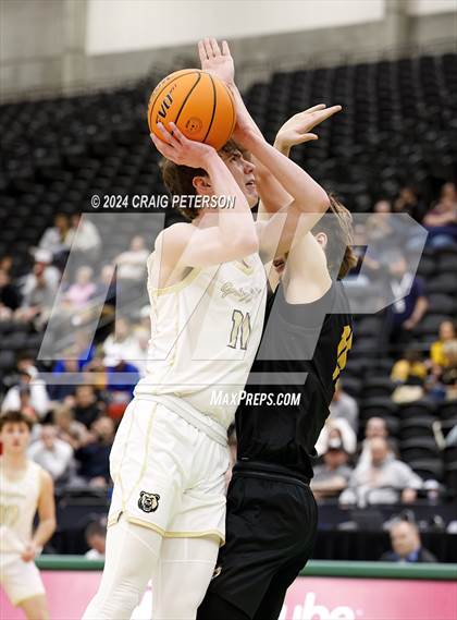 Thumbnail 1 in Logan vs. Cottonwood (UHSAA 4A Quarterfinals) photogallery.
