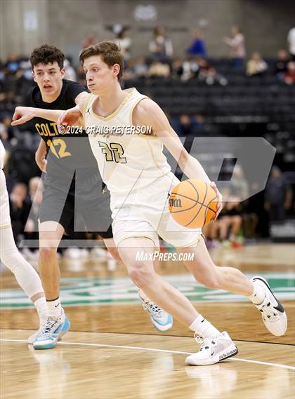 Thumbnail 1 in Logan vs. Cottonwood (UHSAA 4A Quarterfinals) photogallery.