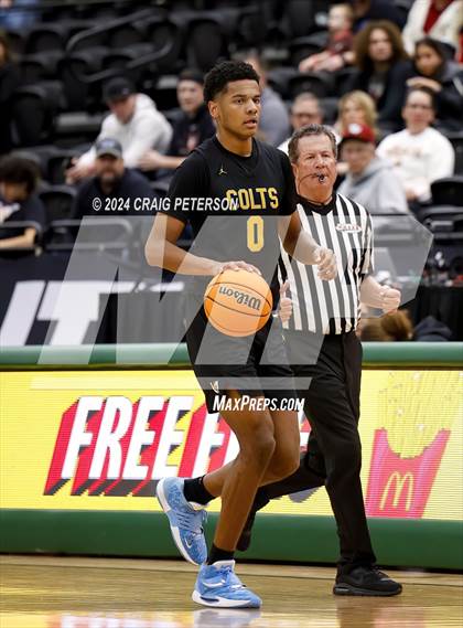 Thumbnail 1 in Logan vs. Cottonwood (UHSAA 4A Quarterfinals) photogallery.