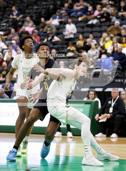 Thumbnail 3 in Logan vs. Cottonwood (UHSAA 4A Quarterfinals) photogallery.