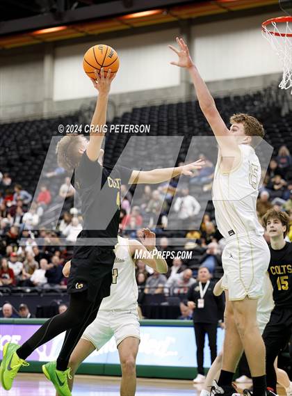 Thumbnail 1 in Logan vs. Cottonwood (UHSAA 4A Quarterfinals) photogallery.