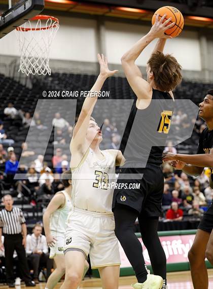 Thumbnail 2 in Logan vs. Cottonwood (UHSAA 4A Quarterfinals) photogallery.