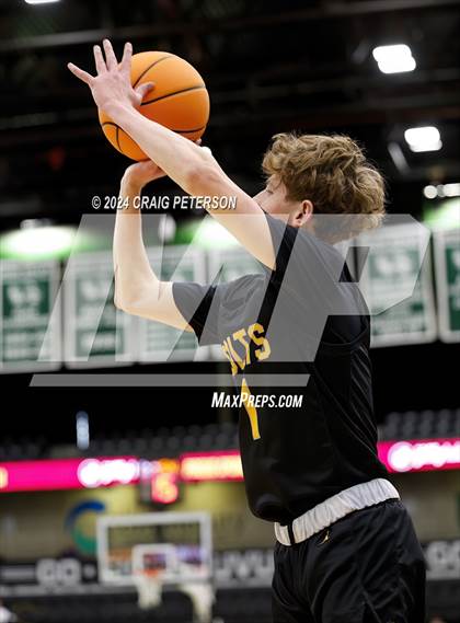 Thumbnail 3 in Logan vs. Cottonwood (UHSAA 4A Quarterfinals) photogallery.