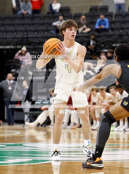 Thumbnail 1 in Logan vs. Cottonwood (UHSAA 4A Quarterfinals) photogallery.