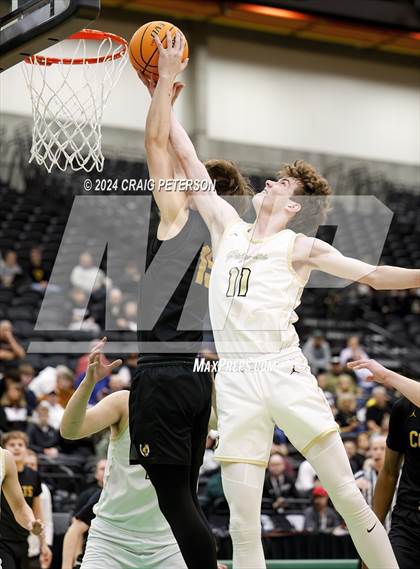 Thumbnail 3 in Logan vs. Cottonwood (UHSAA 4A Quarterfinals) photogallery.