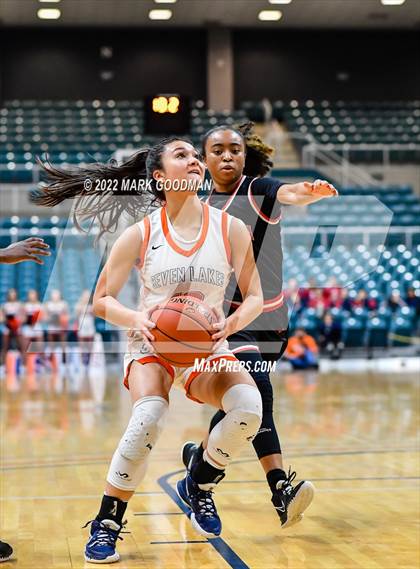 Thumbnail 3 in Seven Lakes vs Fort Bend Austin (UIL-Regional Quarterfinal Playoff) photogallery.