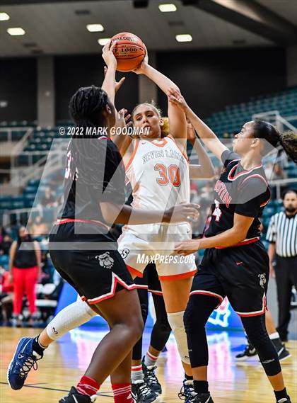 Thumbnail 1 in Seven Lakes vs Fort Bend Austin (UIL-Regional Quarterfinal Playoff) photogallery.