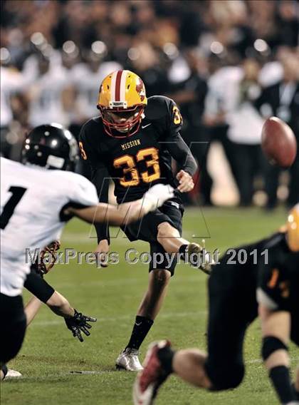 Thumbnail 3 in Mission Viejo vs. Servite (CIF SS PAC 5 Division Final) photogallery.