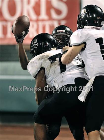 Thumbnail 2 in Mission Viejo vs. Servite (CIF SS PAC 5 Division Final) photogallery.