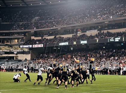 Thumbnail 1 in Mission Viejo vs. Servite (CIF SS PAC 5 Division Final) photogallery.