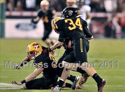 Thumbnail 2 in Mission Viejo vs. Servite (CIF SS PAC 5 Division Final) photogallery.