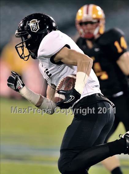 Thumbnail 1 in Mission Viejo vs. Servite (CIF SS PAC 5 Division Final) photogallery.