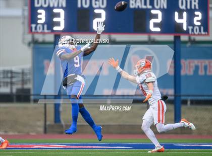 Thumbnail 3 in Duncanville vs. Bridgeland (UIL 6A D1 Football Quarterfinal) photogallery.