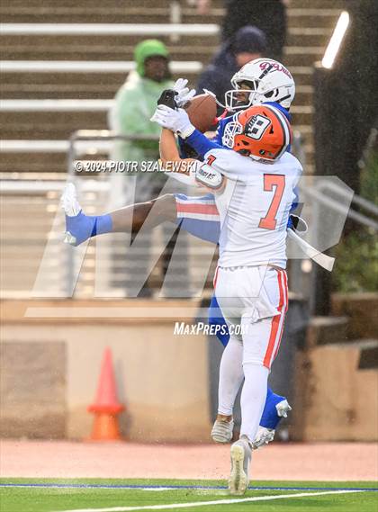 Thumbnail 2 in Duncanville vs. Bridgeland (UIL 6A D1 Football Quarterfinal) photogallery.