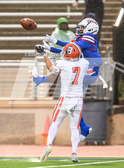 Thumbnail 3 in Duncanville vs. Bridgeland (UIL 6A D1 Football Quarterfinal) photogallery.