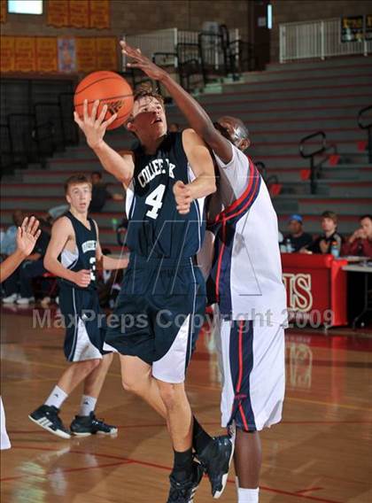 Thumbnail 3 in Leuzinger vs College Park (MaxPreps Holiday Classic) photogallery.