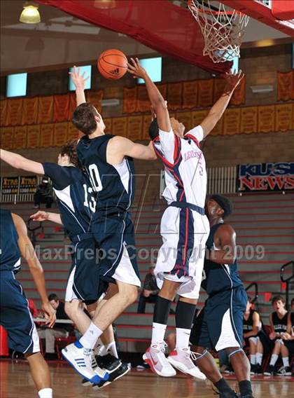 Thumbnail 3 in Leuzinger vs College Park (MaxPreps Holiday Classic) photogallery.