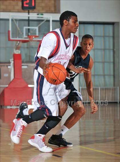 Thumbnail 3 in Leuzinger vs College Park (MaxPreps Holiday Classic) photogallery.