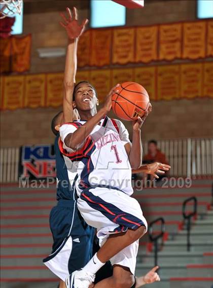 Thumbnail 2 in Leuzinger vs College Park (MaxPreps Holiday Classic) photogallery.