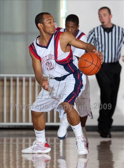 Thumbnail 1 in Leuzinger vs College Park (MaxPreps Holiday Classic) photogallery.
