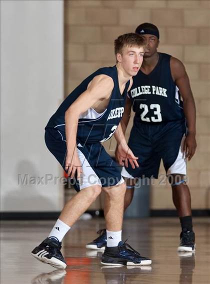 Thumbnail 2 in Leuzinger vs College Park (MaxPreps Holiday Classic) photogallery.
