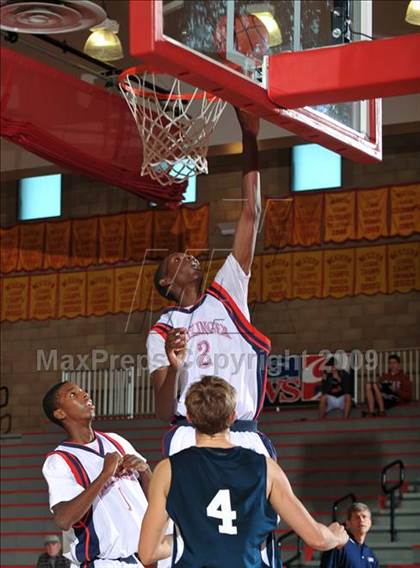 Thumbnail 3 in Leuzinger vs College Park (MaxPreps Holiday Classic) photogallery.