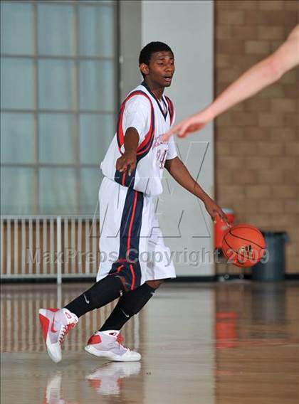 Thumbnail 2 in Leuzinger vs College Park (MaxPreps Holiday Classic) photogallery.