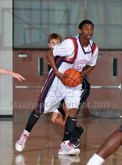 Thumbnail 1 in Leuzinger vs College Park (MaxPreps Holiday Classic) photogallery.
