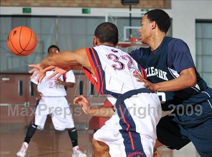 Thumbnail 1 in Leuzinger vs College Park (MaxPreps Holiday Classic) photogallery.