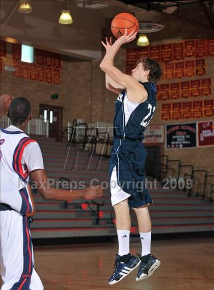 Thumbnail 1 in Leuzinger vs College Park (MaxPreps Holiday Classic) photogallery.