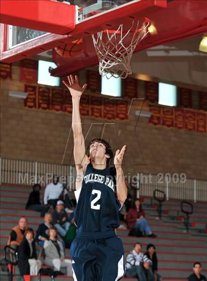 Thumbnail 3 in Leuzinger vs College Park (MaxPreps Holiday Classic) photogallery.