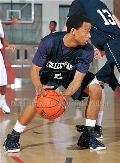 Thumbnail 3 in Leuzinger vs College Park (MaxPreps Holiday Classic) photogallery.
