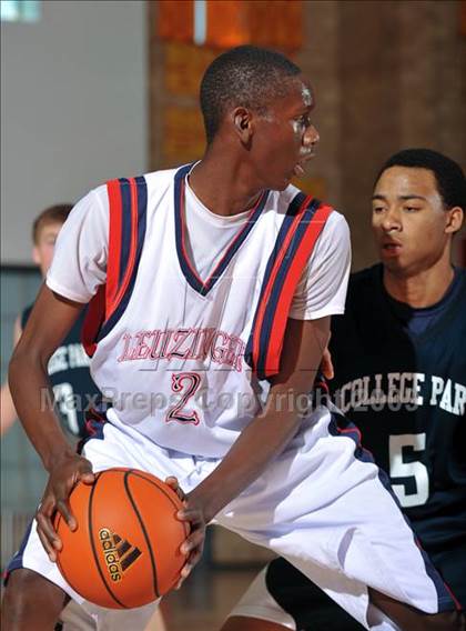 Thumbnail 3 in Leuzinger vs College Park (MaxPreps Holiday Classic) photogallery.
