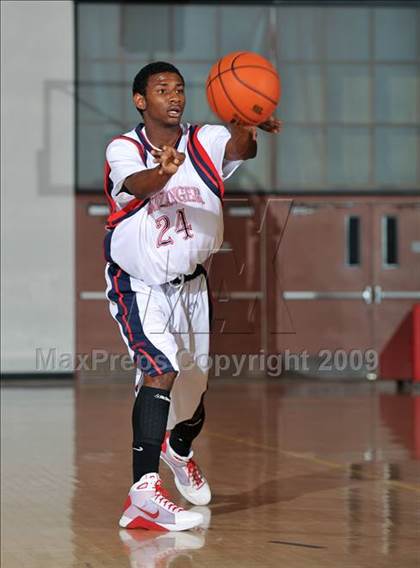 Thumbnail 1 in Leuzinger vs College Park (MaxPreps Holiday Classic) photogallery.
