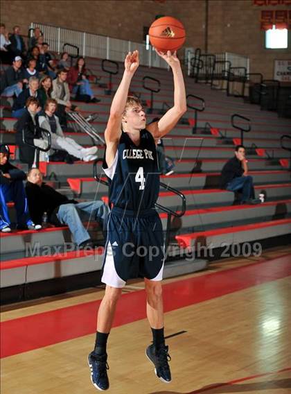 Thumbnail 1 in Leuzinger vs College Park (MaxPreps Holiday Classic) photogallery.