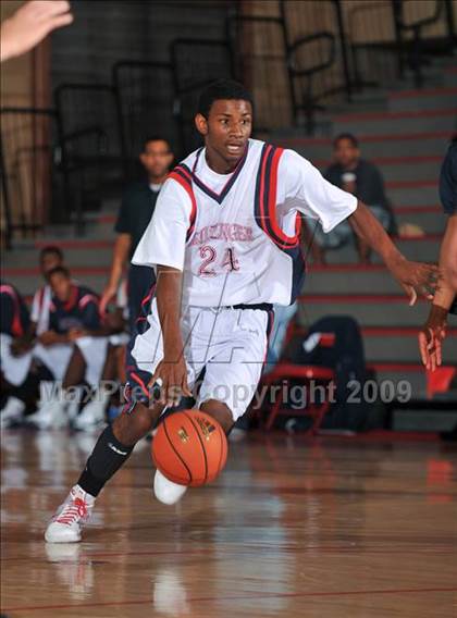 Thumbnail 1 in Leuzinger vs College Park (MaxPreps Holiday Classic) photogallery.